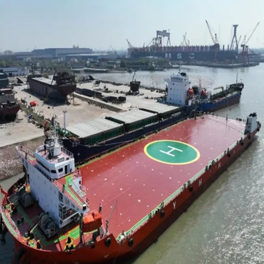 LCT バージが浅瀬での重量貨物輸送に最適な理由は何ですか?